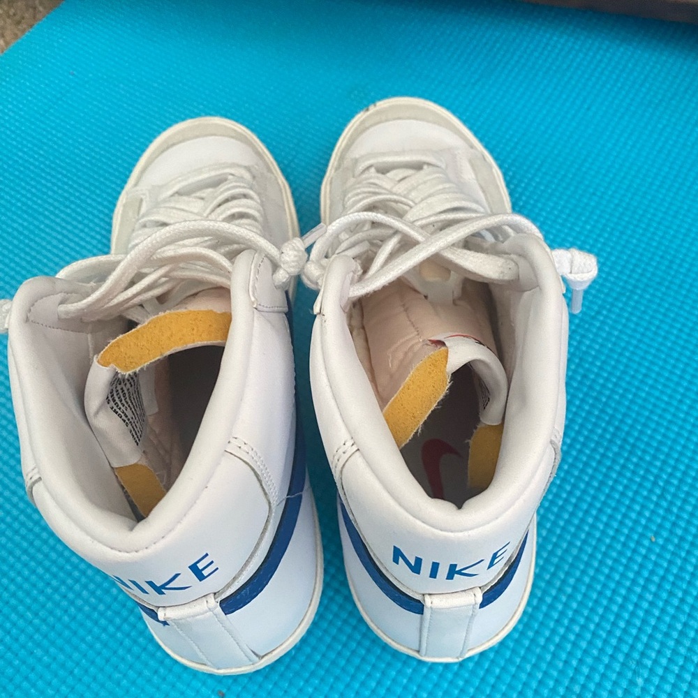 Nike blazer White and Blue High-Tops - Picture 3 of 5